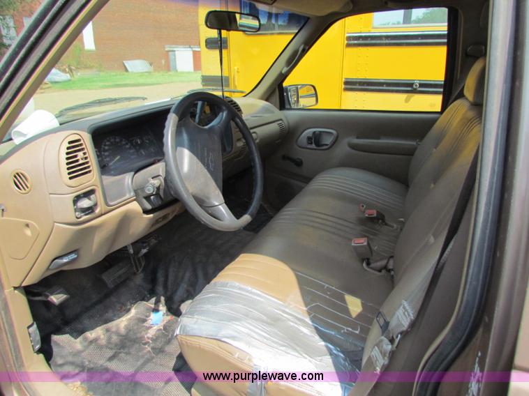 image for item B7397 1995 Chevrolet Suburban 2500 SUV