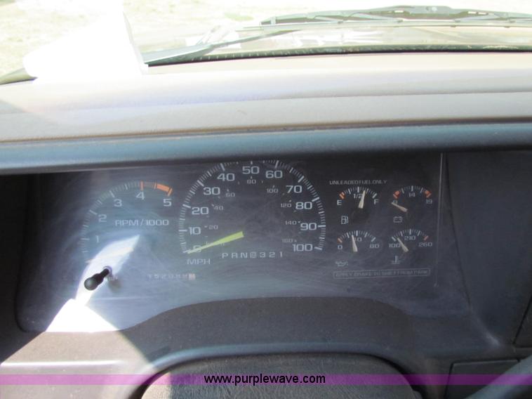 image for item B7397 1995 Chevrolet Suburban 2500 SUV