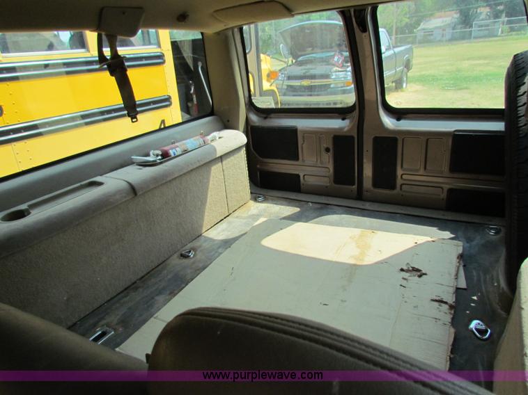 image for item B7397 1995 Chevrolet Suburban 2500 SUV