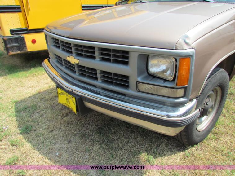 image for item B7397 1995 Chevrolet Suburban 2500 SUV