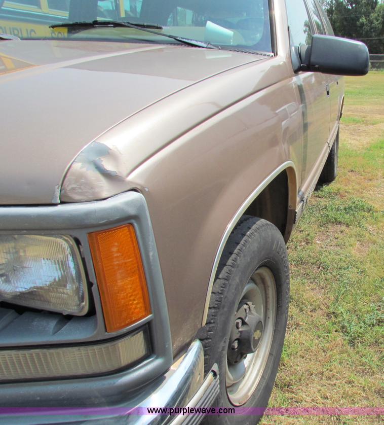 image for item B7397 1995 Chevrolet Suburban 2500 SUV