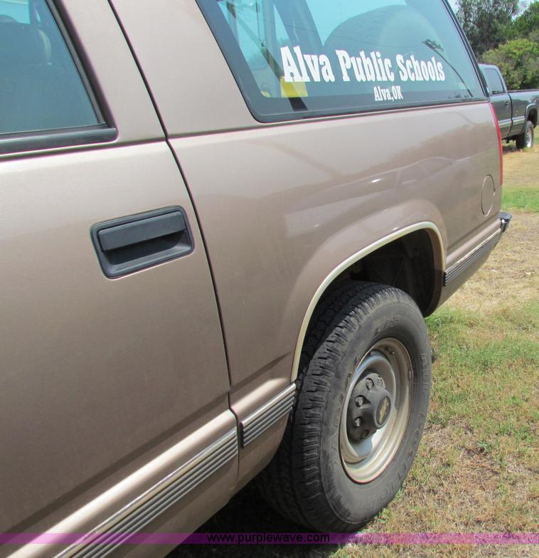 image for item B7397 1995 Chevrolet Suburban 2500 SUV