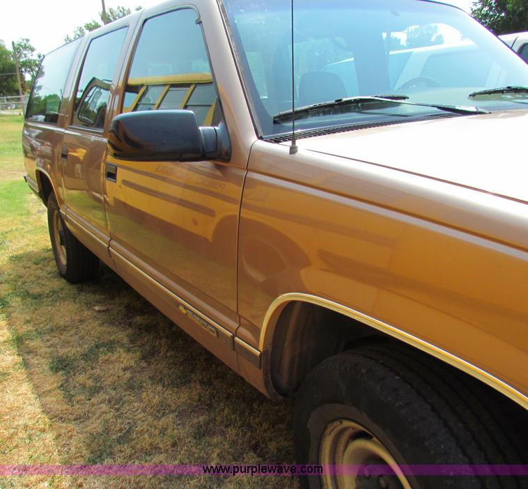 image for item B7397 1995 Chevrolet Suburban 2500 SUV