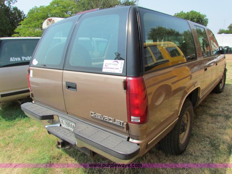 image for item B7397 1995 Chevrolet Suburban 2500 SUV