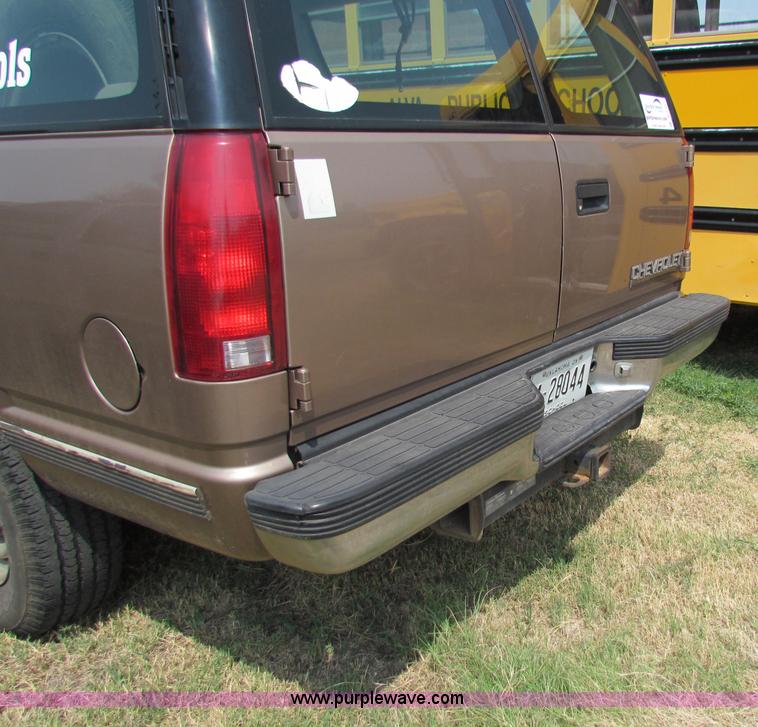 image for item B7397 1995 Chevrolet Suburban 2500 SUV