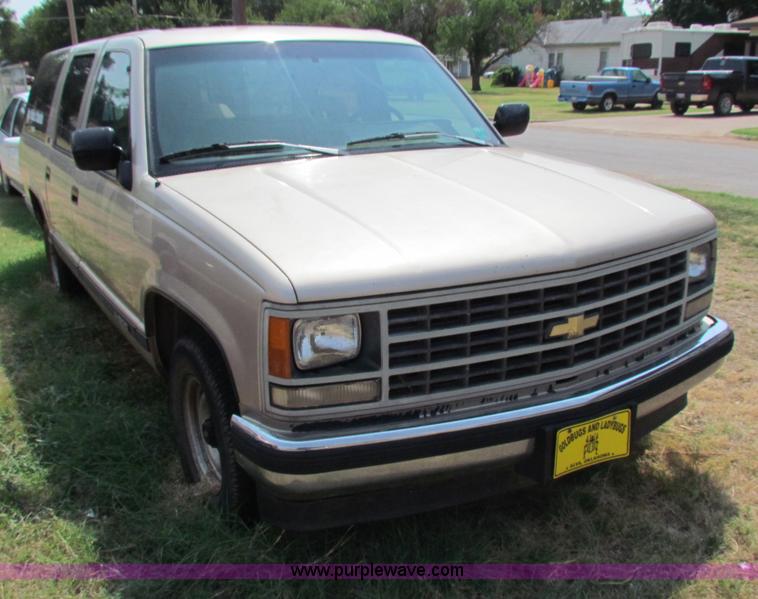image for item B7398 1993 Chevrolet Suburban 1500 SUV
