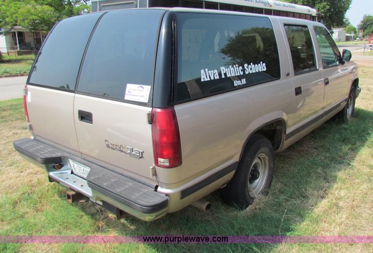 image for item B7398 1993 Chevrolet Suburban 1500 SUV