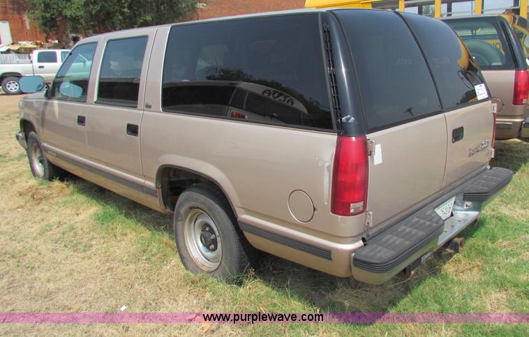 image for item B7398 1993 Chevrolet Suburban 1500 SUV