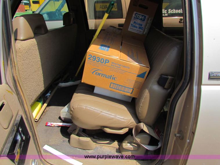 image for item B7398 1993 Chevrolet Suburban 1500 SUV