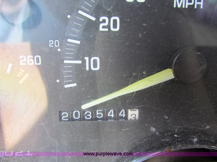 image for item B7398 1993 Chevrolet Suburban 1500 SUV