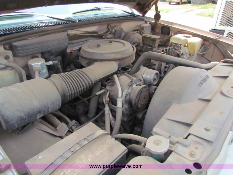 image for item B7398 1993 Chevrolet Suburban 1500 SUV