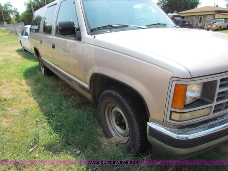 image for item B7398 1993 Chevrolet Suburban 1500 SUV