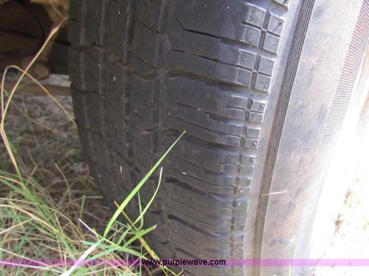 image for item B7398 1993 Chevrolet Suburban 1500 SUV