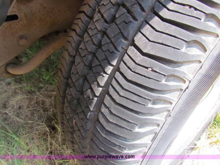 image for item B7398 1993 Chevrolet Suburban 1500 SUV