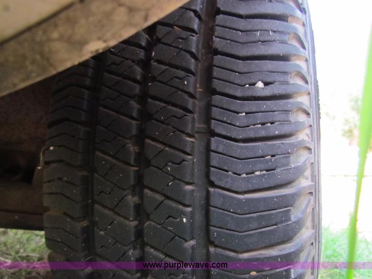 image for item B7398 1993 Chevrolet Suburban 1500 SUV