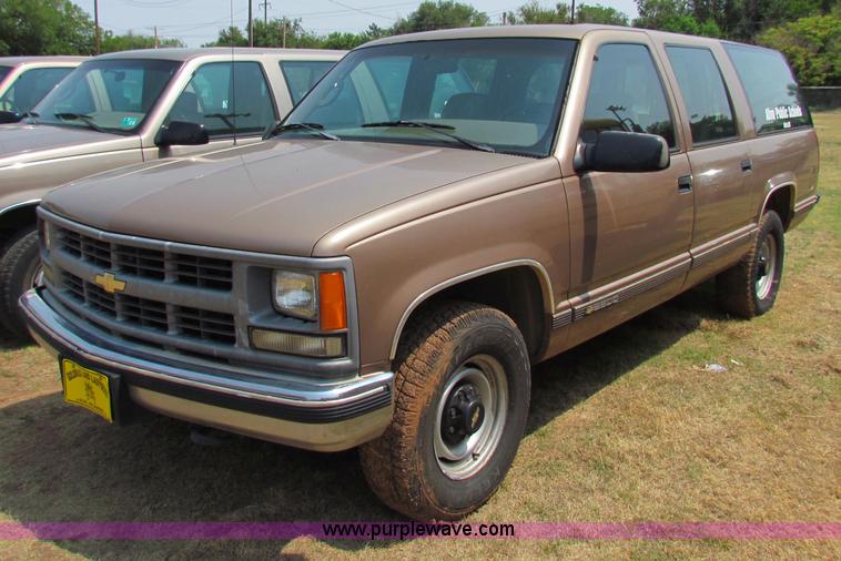 image for item B7401 1995 Chevrolet Suburban 2500 SUV