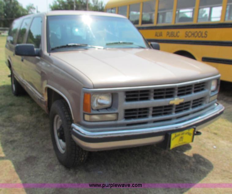 image for item B7401 1995 Chevrolet Suburban 2500 SUV