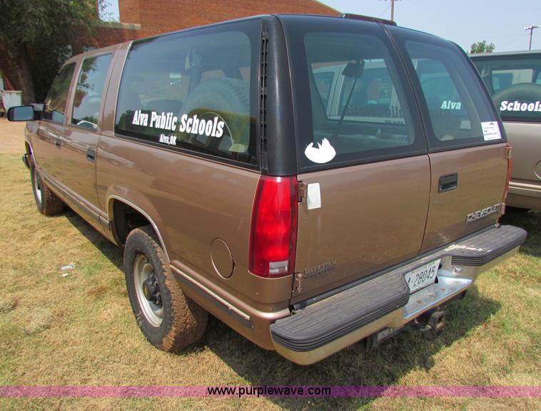 image for item B7401 1995 Chevrolet Suburban 2500 SUV