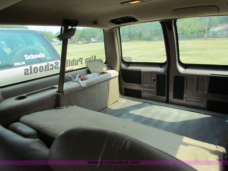 image for item B7401 1995 Chevrolet Suburban 2500 SUV