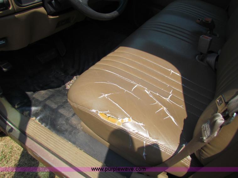 image for item B7401 1995 Chevrolet Suburban 2500 SUV