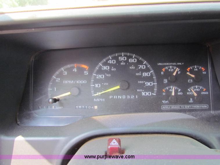 image for item B7401 1995 Chevrolet Suburban 2500 SUV