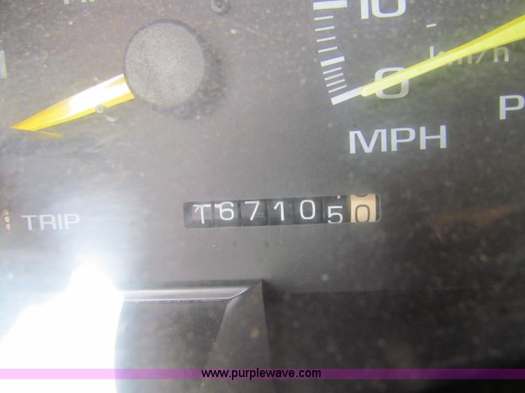 image for item B7401 1995 Chevrolet Suburban 2500 SUV