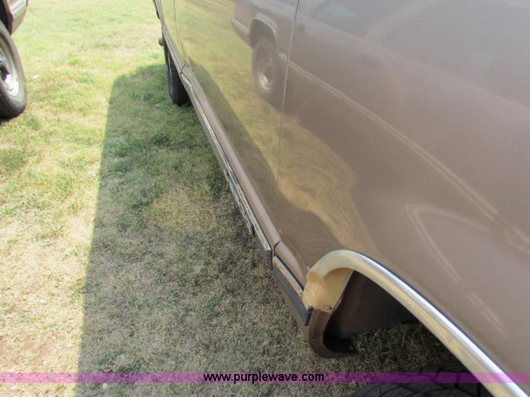 image for item B7401 1995 Chevrolet Suburban 2500 SUV