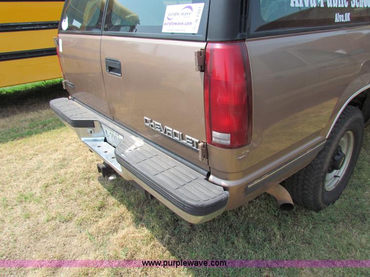 image for item B7401 1995 Chevrolet Suburban 2500 SUV