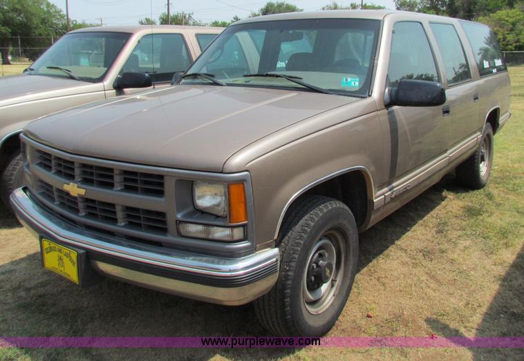 image for item B7402 1995 Chevrolet Suburban 2500 SUV