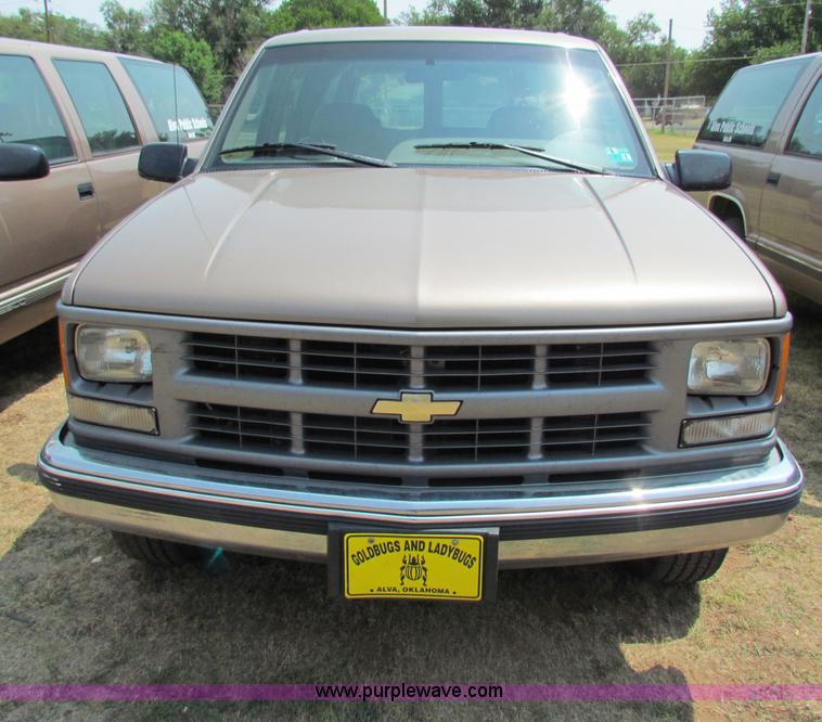 image for item B7402 1995 Chevrolet Suburban 2500 SUV