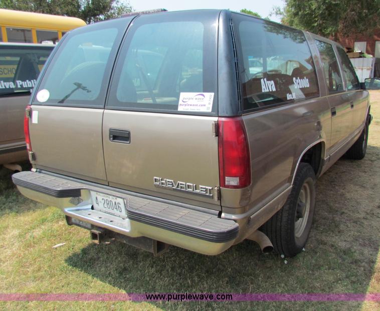 image for item B7402 1995 Chevrolet Suburban 2500 SUV