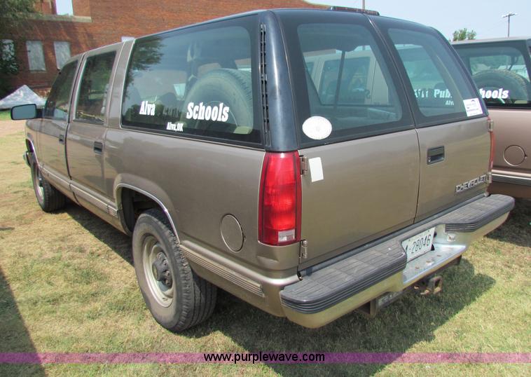 image for item B7402 1995 Chevrolet Suburban 2500 SUV