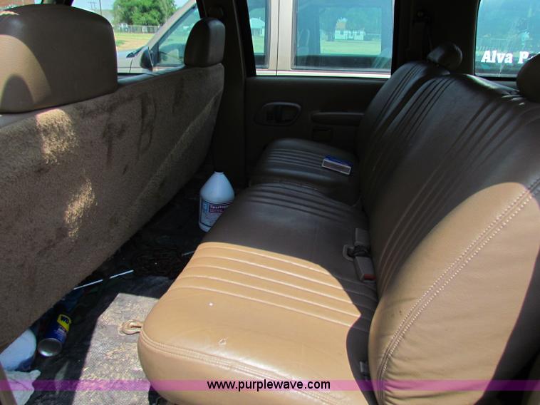 image for item B7402 1995 Chevrolet Suburban 2500 SUV