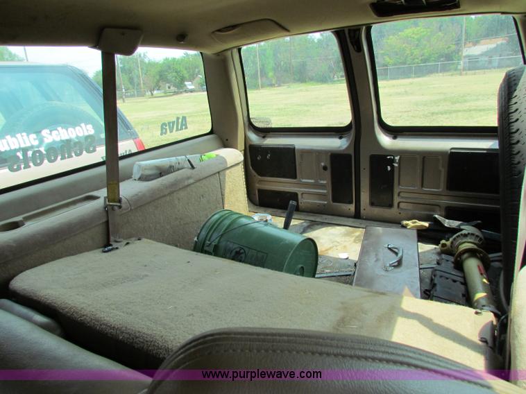 image for item B7402 1995 Chevrolet Suburban 2500 SUV