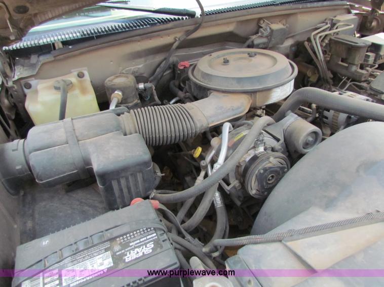 image for item B7402 1995 Chevrolet Suburban 2500 SUV