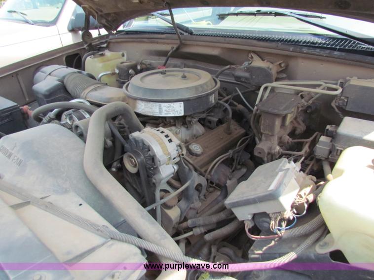 image for item B7402 1995 Chevrolet Suburban 2500 SUV