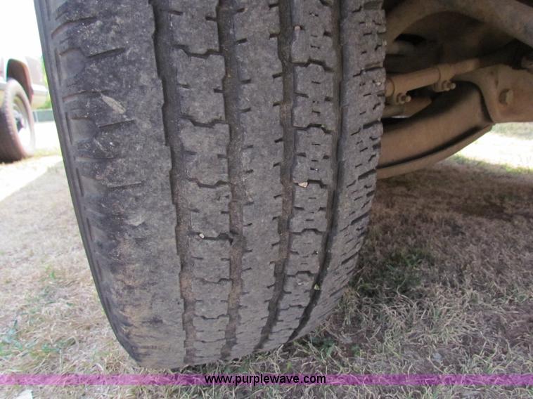 image for item B7402 1995 Chevrolet Suburban 2500 SUV