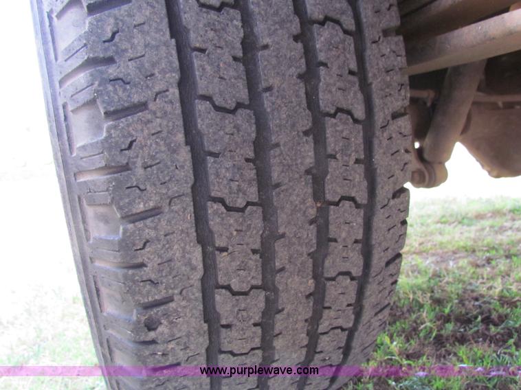 image for item B7402 1995 Chevrolet Suburban 2500 SUV