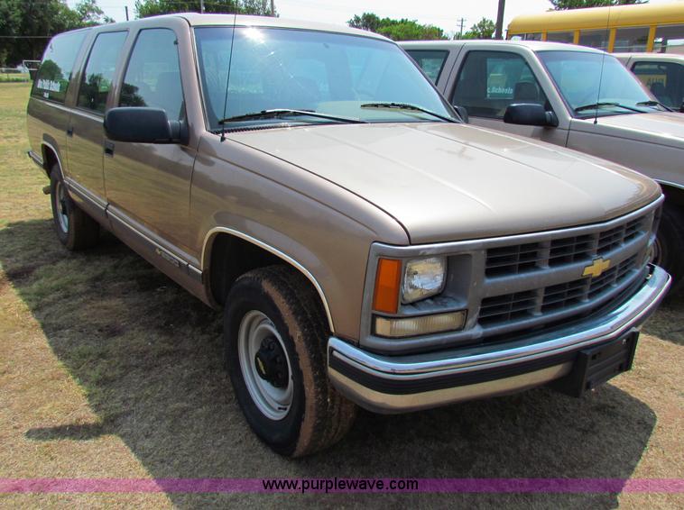 image for item B7403 1995 Chevrolet Suburban 2500 SUV