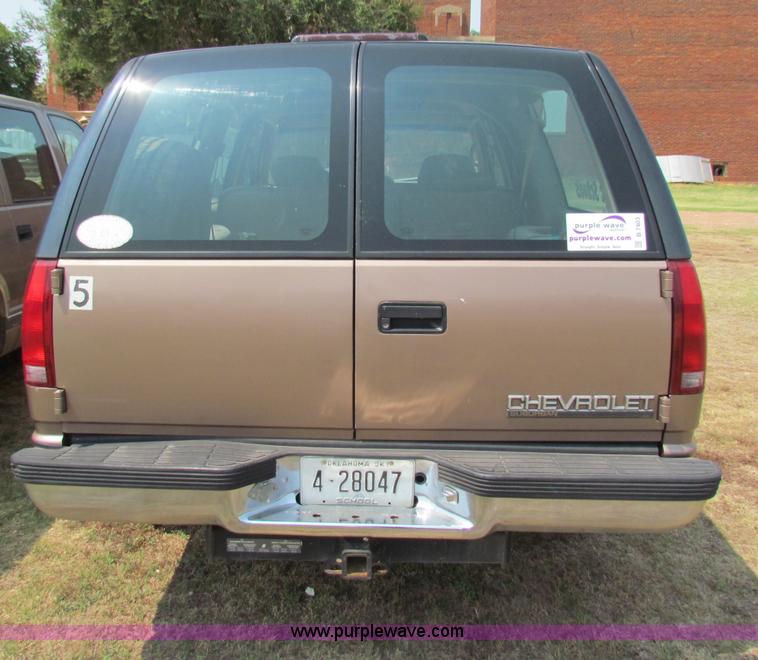 image for item B7403 1995 Chevrolet Suburban 2500 SUV