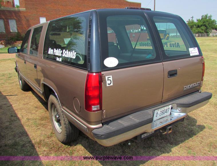 image for item B7403 1995 Chevrolet Suburban 2500 SUV