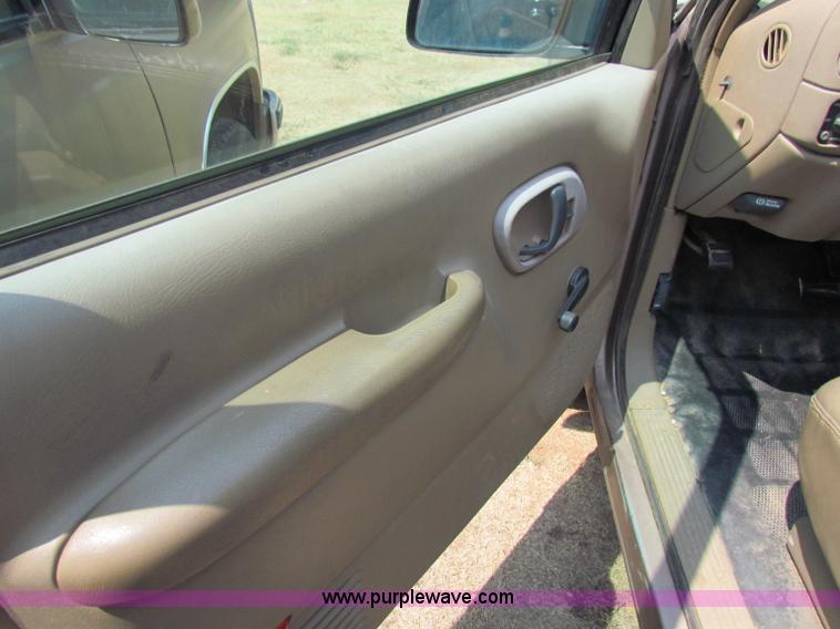 image for item B7403 1995 Chevrolet Suburban 2500 SUV