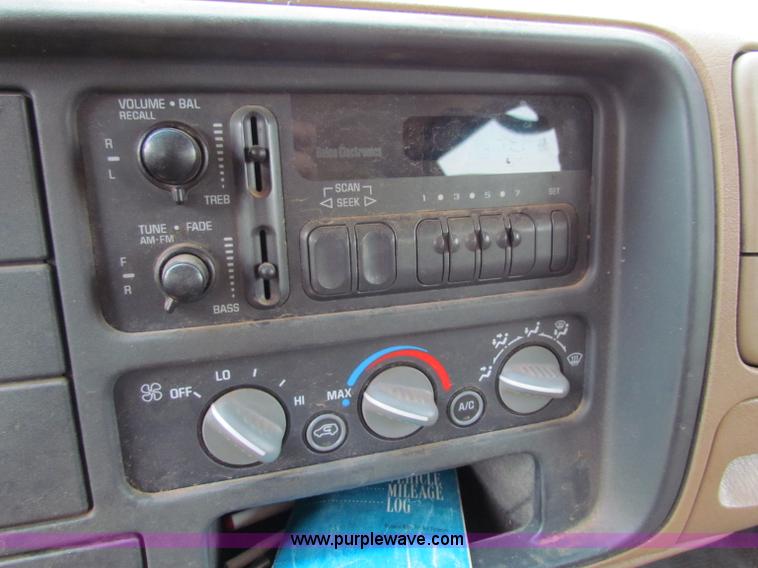 image for item B7403 1995 Chevrolet Suburban 2500 SUV