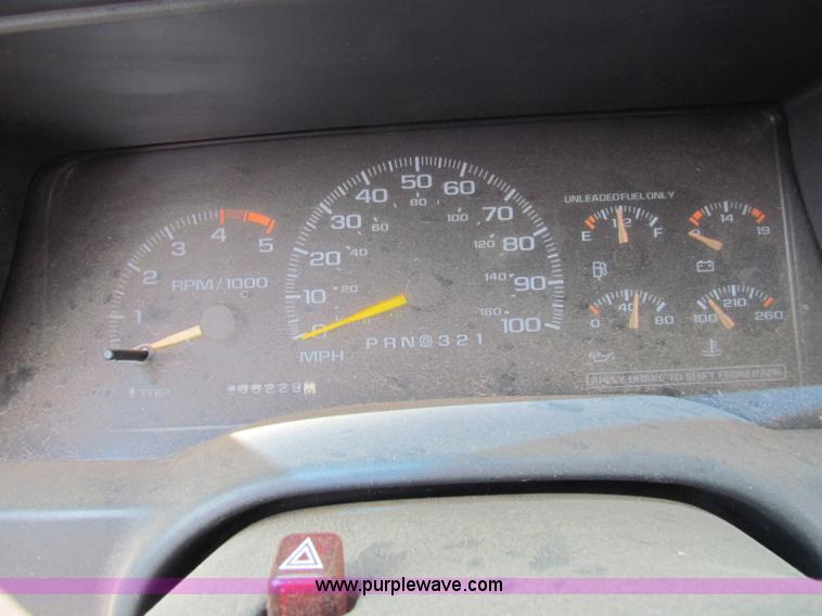 image for item B7403 1995 Chevrolet Suburban 2500 SUV