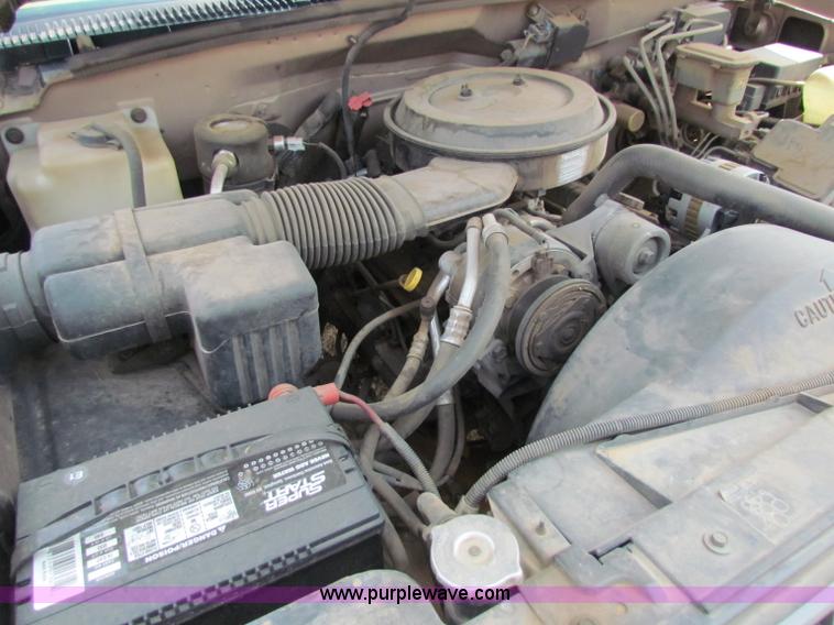 image for item B7403 1995 Chevrolet Suburban 2500 SUV