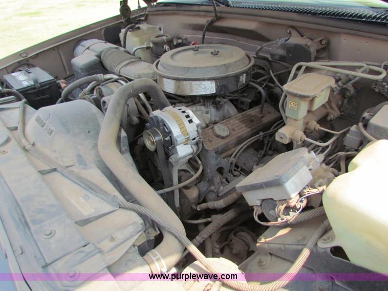 image for item B7403 1995 Chevrolet Suburban 2500 SUV