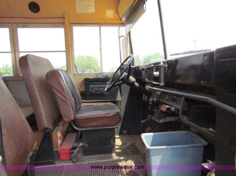 image for item B7404 1991 Chevrolet Carpenter school bus