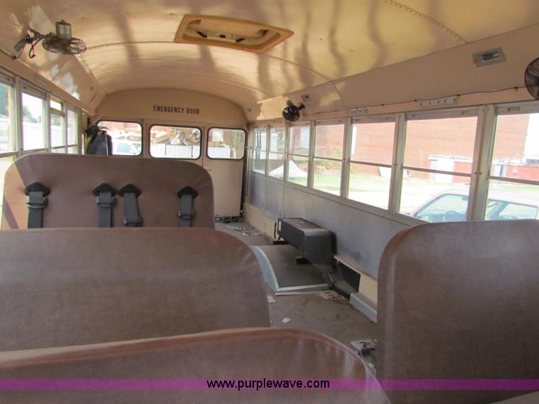 image for item B7404 1991 Chevrolet Carpenter school bus