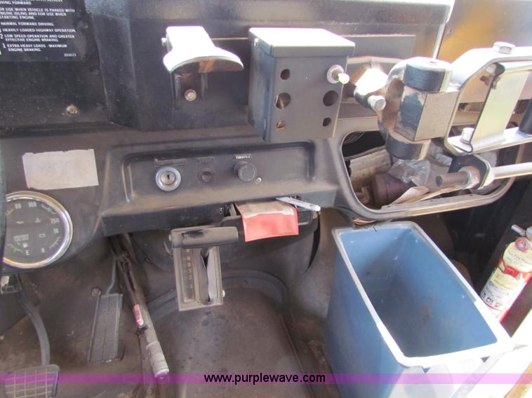 image for item B7404 1991 Chevrolet Carpenter school bus