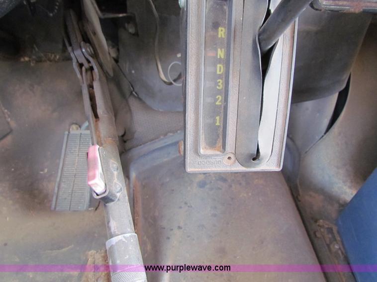 image for item B7404 1991 Chevrolet Carpenter school bus